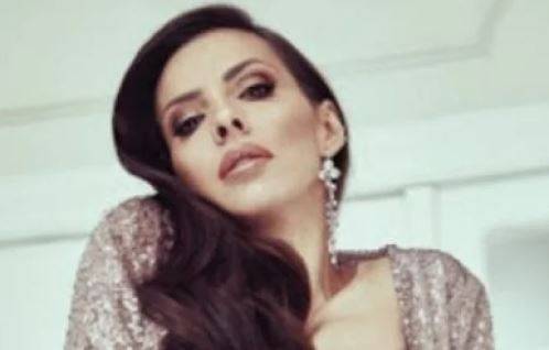 Вижте голата кметица от Момин проход в Playboy (СНИМКИ 18+)