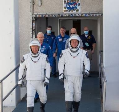 Утре е първата от десетилетия пилотирана мисия до Космоса от САЩ