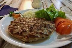 Сръбска плескавица на скара