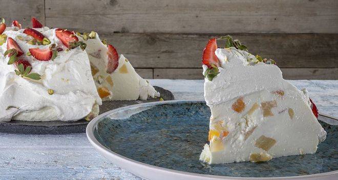 Сладкиш с йогурт и плодове