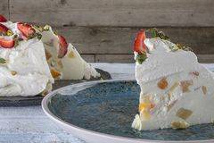 Сладкиш с йогурт и плодове