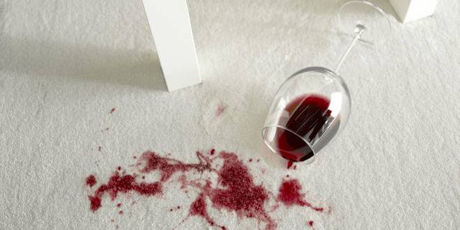Съвети за почистване на петна от вино по килима