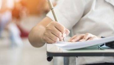 На матурите с маска. Вижте какво трябва да носят учениците и какви са мерките