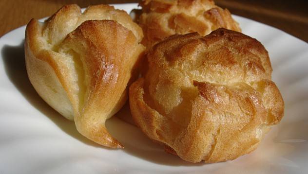 Домашни еклерчета с вълшебен крем