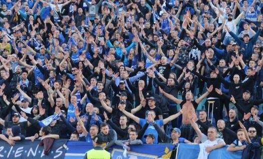 Футболните фенове искат разрешение за мачове с публика