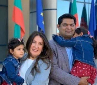 Херо Мустафа показа дъщерите си и честити празника на всички деца в България (ВИДЕО)