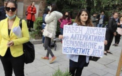 Протест на родители заради малкото места в детските градини в София