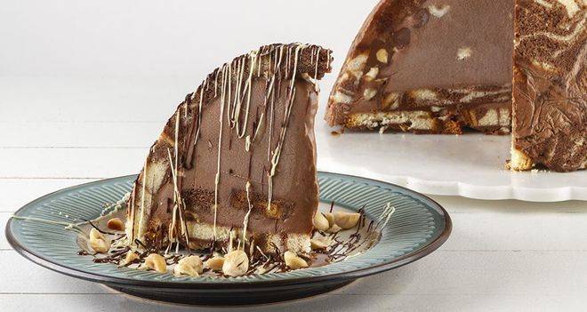 Сладоледена торта с пълнеж от течен шоколад