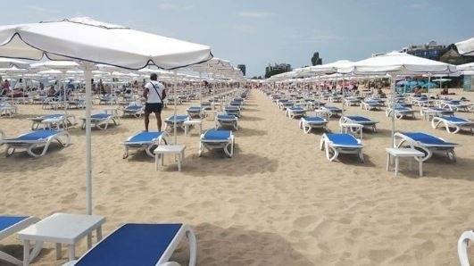 Слънчев бряг започнаха с цените – 64 лв. за шезлонги и чадъри