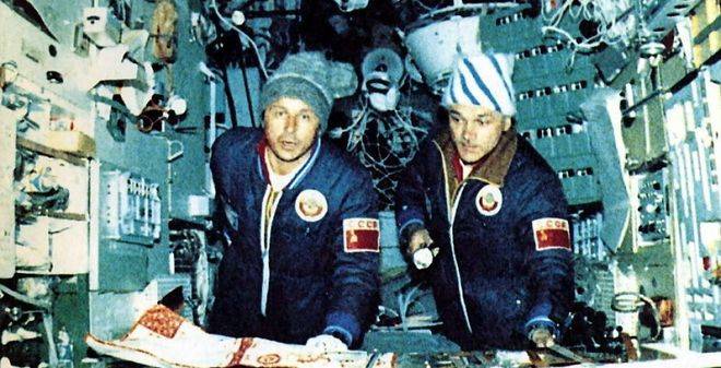 Исторически ден: отбелязваме 35 години от мисия Союз Т-13 и спасяването на станция Салют 7