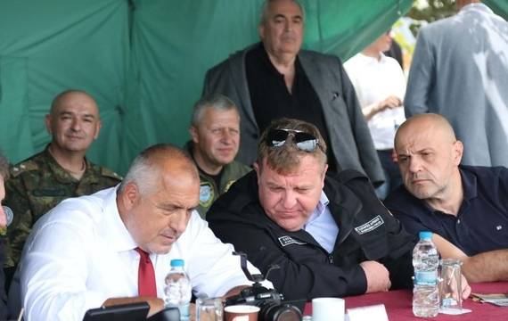 Бойни стрелби на Шабла пред Борисов (СНИМКИ)