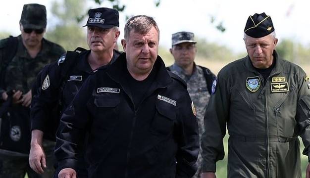 Красимир Каракачанов: Компромиси с бойните способности на армията няма да правим