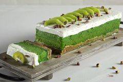 Сладкиш със сорбет от киви и пъпеш