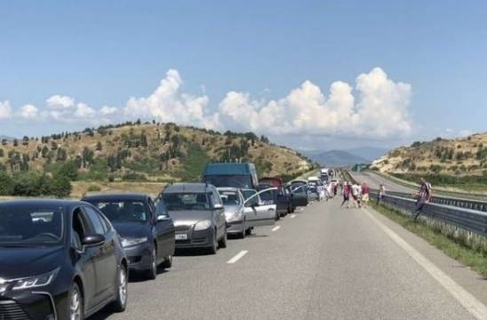 След края на ограниченията: Километрични опашки на влизане в Гърция (СНИМКИ)