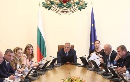 Борисов оряза бонусите на държавните служители