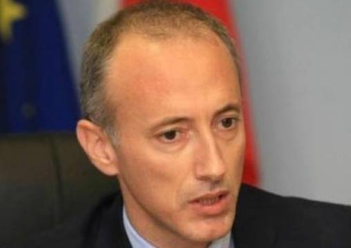 Министърът на образованието също с евтин апартамент