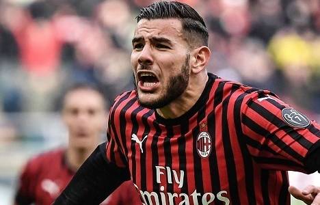 ПСЖ се цели в бранител на Милан – SportVox