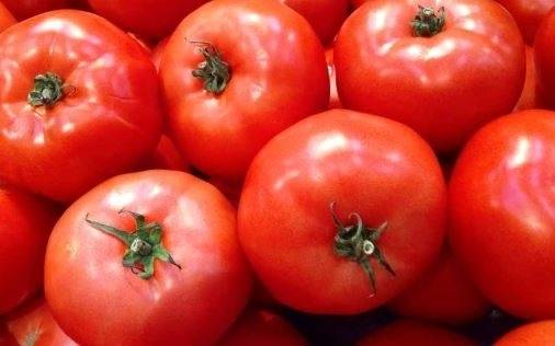 Скандал: Търговци ни дерат с 4 лв. отгоре за кило домати