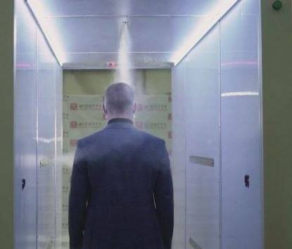 При среща с Путин: Щателна дезинфекция на дрехите и откритите части на тялото