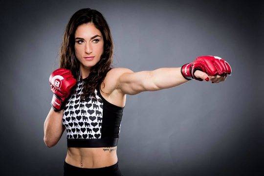 ММА кралицата Брук Майо