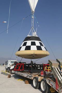 УСПЕХ: Космическият кораб Старлайнър на Боинг изпълни сложен летателен тест на парашутните системи!