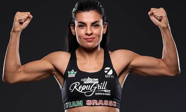 Секси снимки на ММА състезателката Карина Родригес