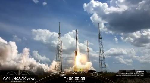 УСПЕХ: Излитане на Фолкън 9, безпроблемно кацане, в орбита бе изведен GPS спътник!