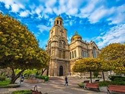 Защо да закупите недвижим имот във Варна?