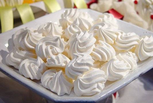 Лесна и бърза рецепта за домашни целувки