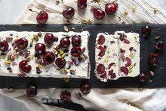 Черешово с шам фъстък полуфреддо