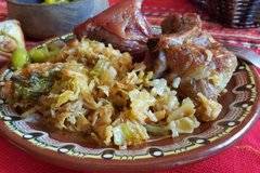 Кисело зеле с ориз и свинско месо