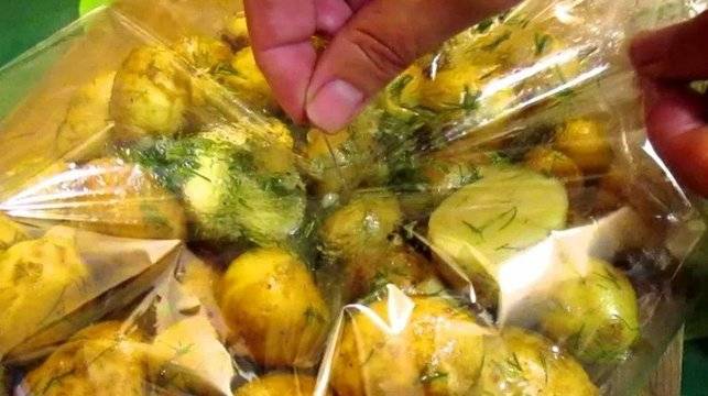 Откакто намерих цаката на картофките, друго не правя: лесно, бързо, вкусно и не цапаш цяла мивка с чинии!