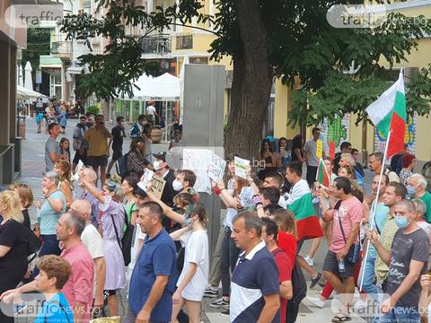 Пълен резил на протеста в Пловдив, събраха се само 50 души