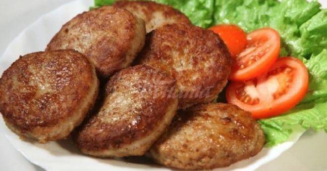 Класическата рецепта за кюфтета-Още помня как майка ми ги правеше-2 вида кайма, хляб и лук и най-вкусните кюфтета са тук