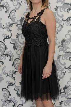 Черна рокля с тюл и дантела