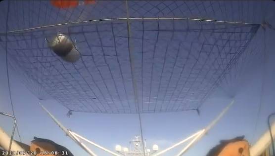 СпейсЕкс публикува видео от успешното връщане на обтекателя по време на вчерашния полет