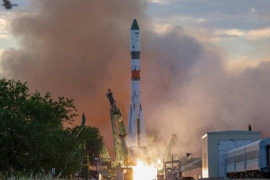 УСПЕХ: Товарният кораб Прогрес МС-15 излетя и постави рекорд за най-кратък полет до МКС!