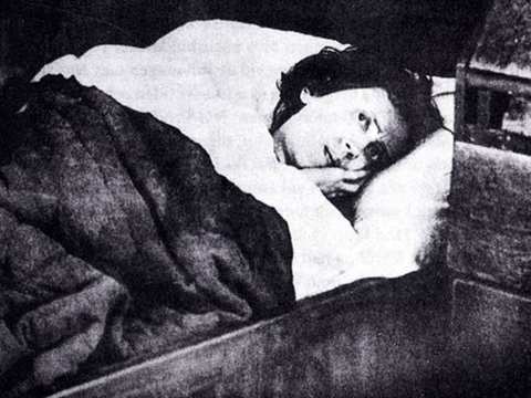 Странният случай на Каролина Улсон, която проспа 32 години от живота си