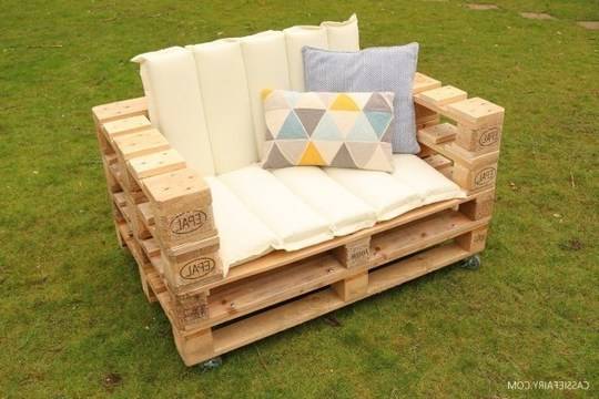 Идеи за пейка на палети за вашия двор