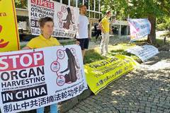 В четири български града отбелязаха 21 години репресии срещу Фалун Гонг в Китай (фотогалерия)