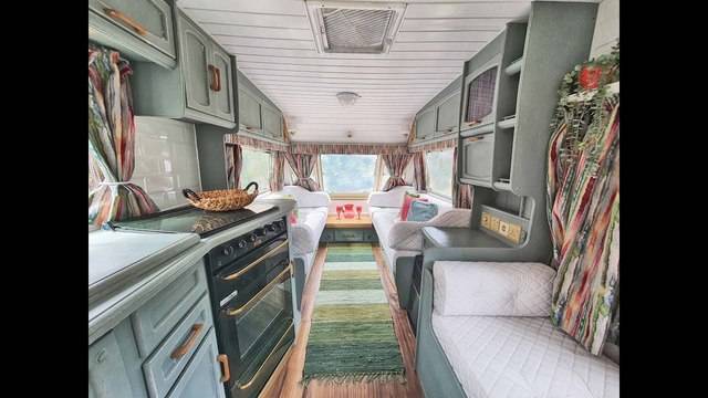 SWIFT CONQUEROR дизайнерска каравана за почивка на планина и море продава се лукс мобилен дом