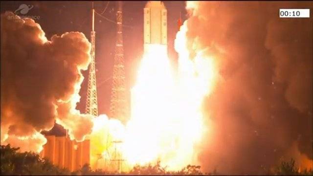 УСПЕХ: Европейската ракета Ариана 5 изпрати в космоса три космически апарата!