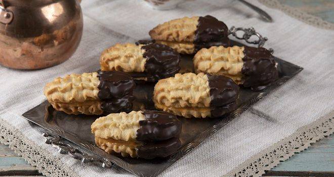 Петифури с кайсиево сладко