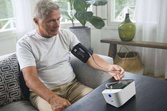 Omron M7Intelli IT AFIB-Премиум апарат за кръвно