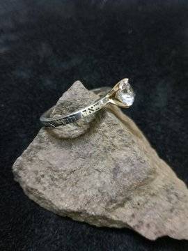 “Избирам само теб” кабала сребърен пръстен с циркон в златната корона