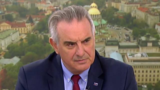 Валентин Касабов: Румен Радев е недоразумение!