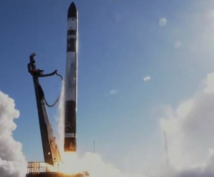 УСПЕХ: Американската ракета Електрон се завърна в експлоатация!