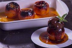 Печени сладки портокали в шафранов сироп