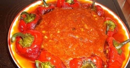 Печени чушки в доматен сос