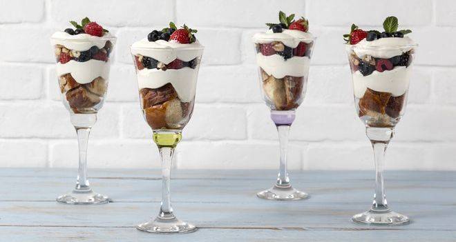 Трайфъл с мус от кисело мляко